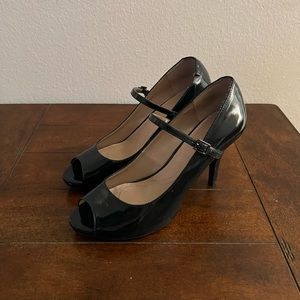 Tahari Black Open Toe Heels (Black & Size 9)